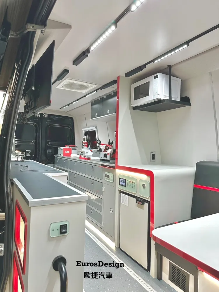 品牌服務車 車體打造 IVECO 新北IVECO 新北車體設計 專業車體改裝 行動服務車

