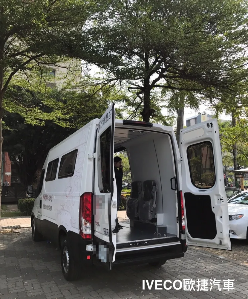 中華大學-智慧健康行動巡迴車