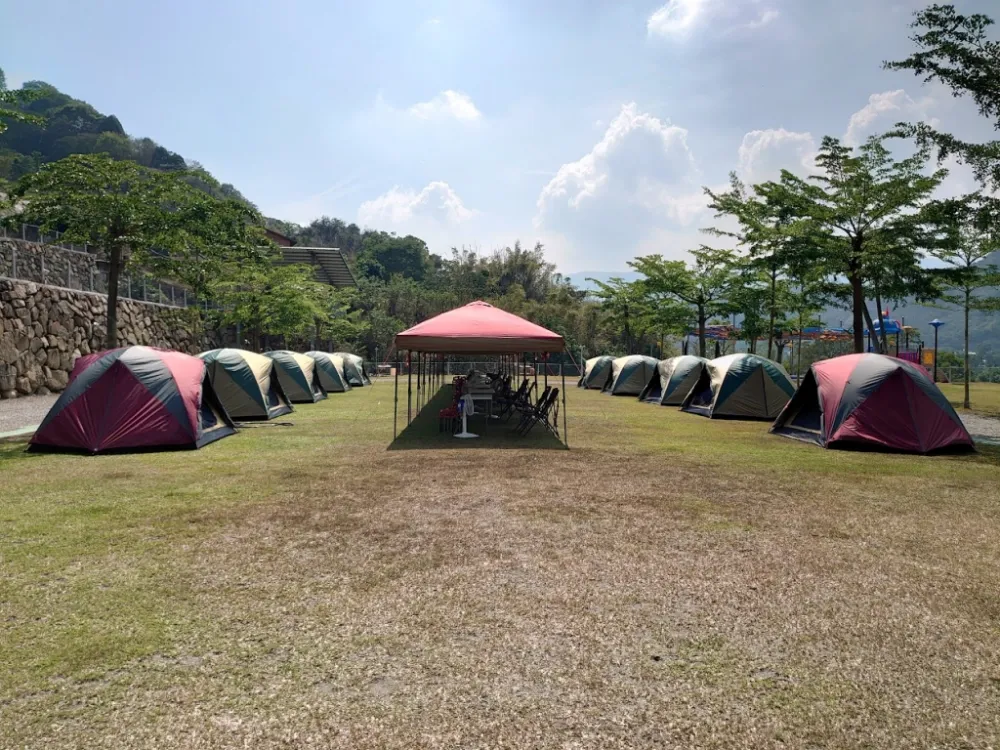 很多全家餐.客廳在中